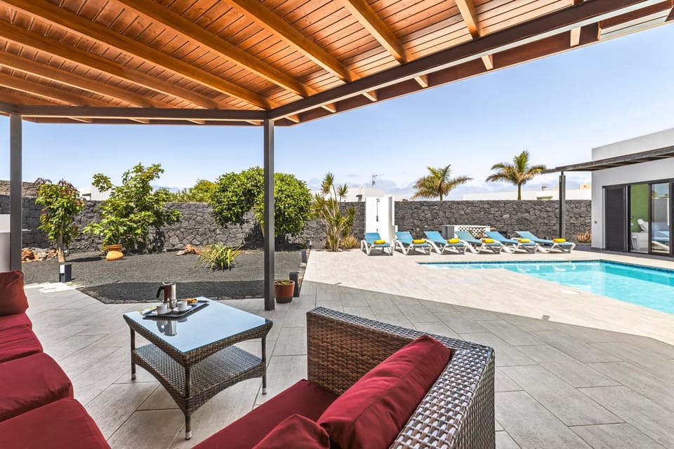 3 Bedroom Villa with Private Pool close to Papagayo Beach Villa in Playa Blanca
