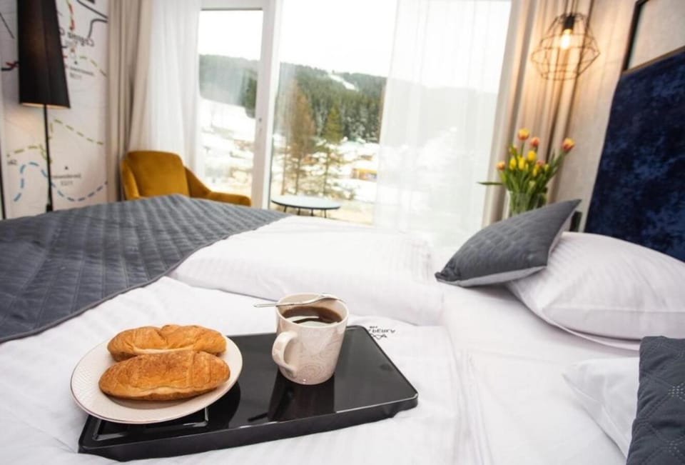 Bed, Natural landscape, View (from property/room), Photo of the whole room, Evening entertainment, Bedroom