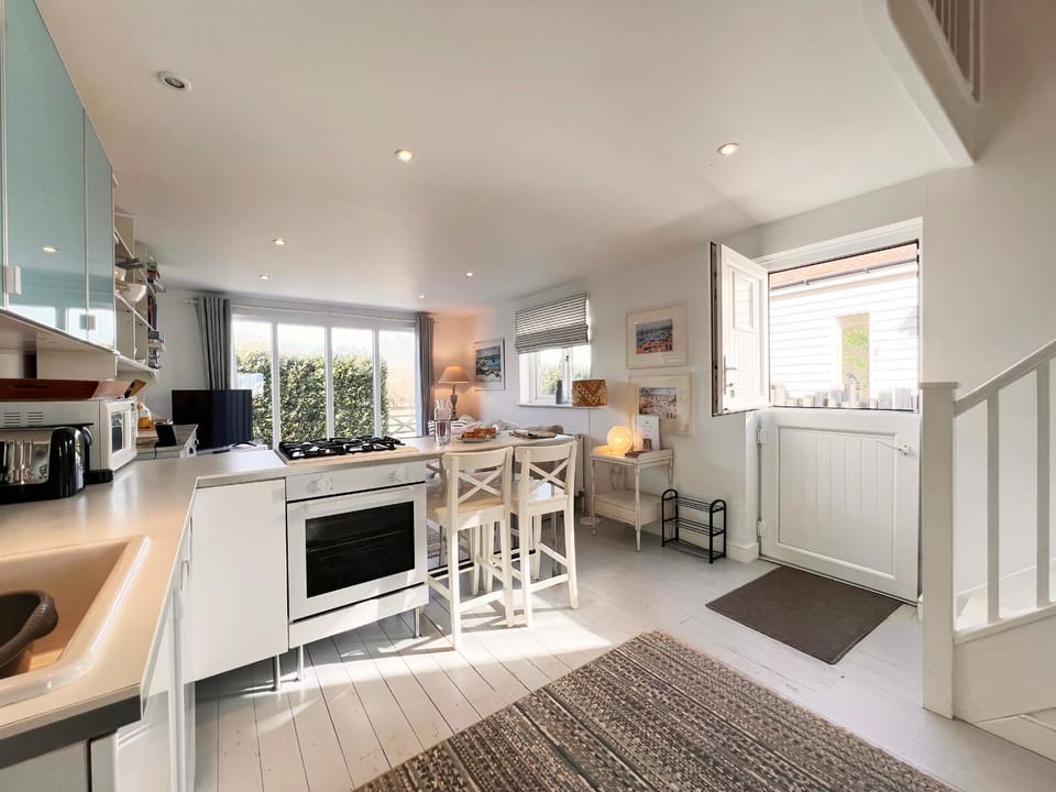 Dining area, kitchen