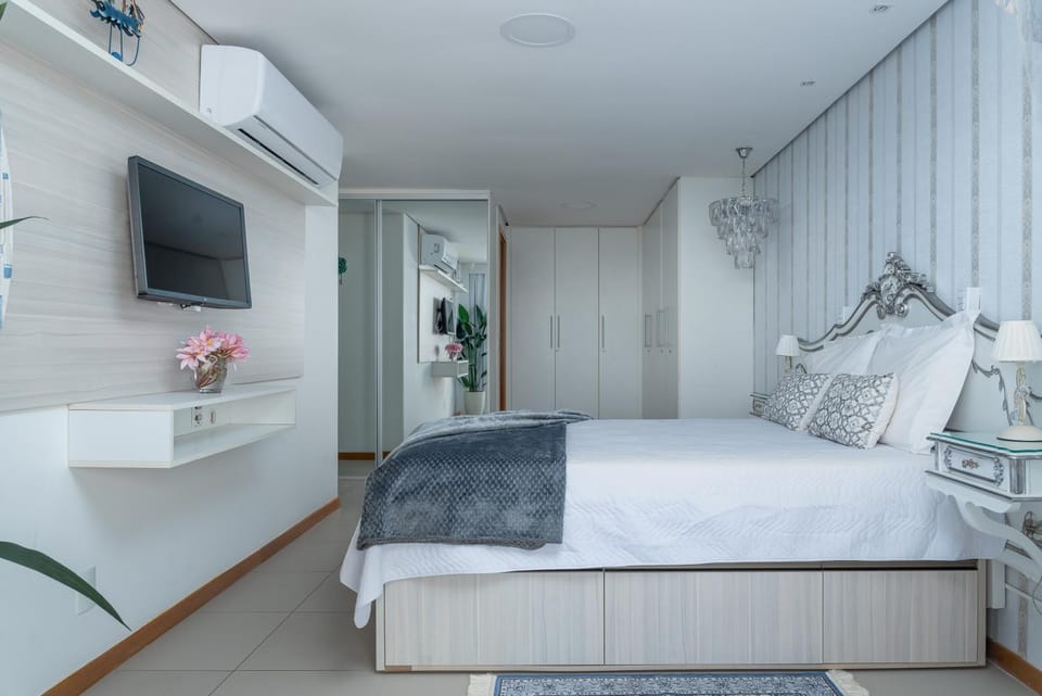 Bed, TV and multimedia, Photo of the whole room, Bedroom, wardrobe, air conditioner