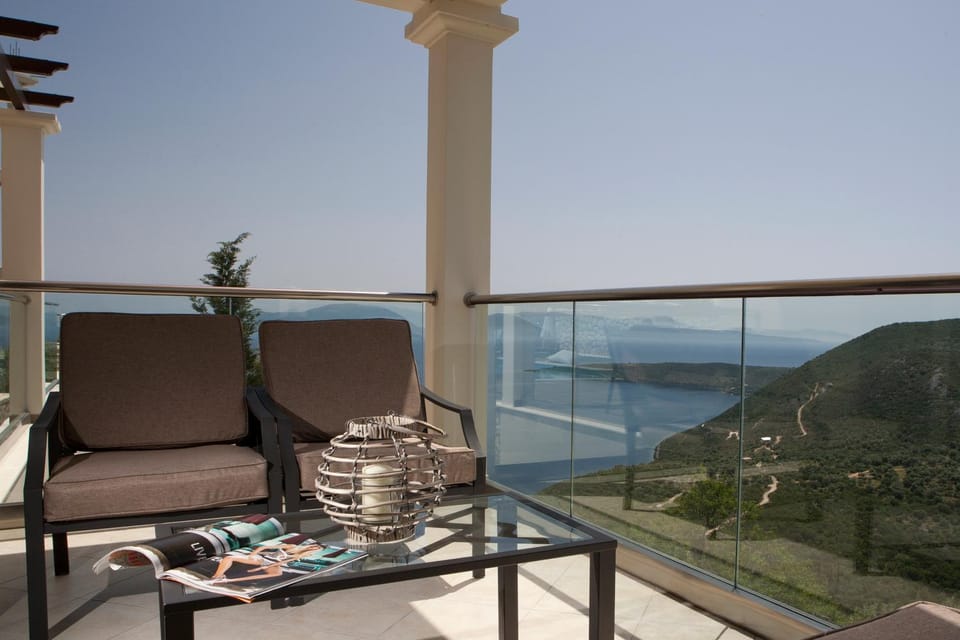 Balcony/Terrace, Mountain view, Sea view, hair dresser