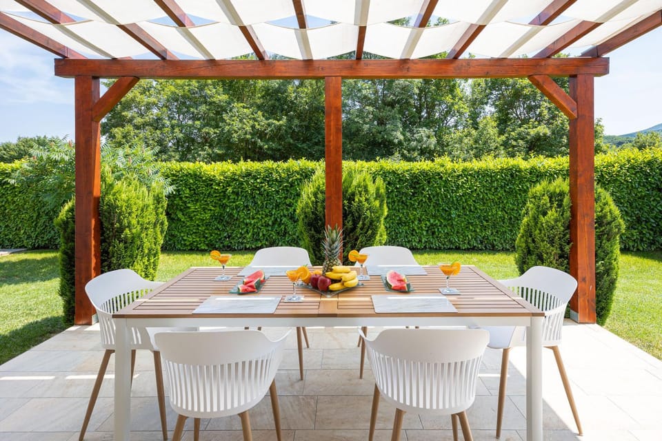 Patio, Day, Garden, View (from property/room), Balcony/Terrace, Dining area, Garden view