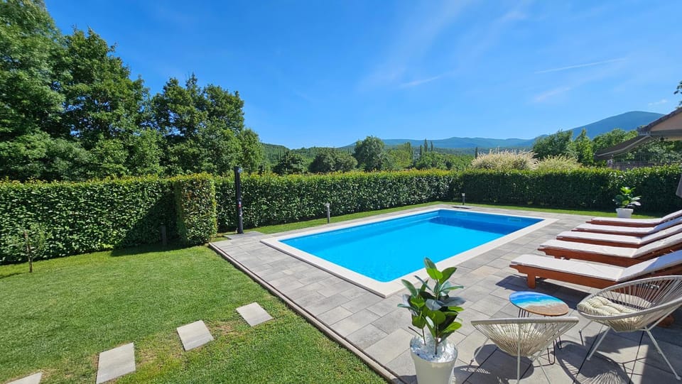 Patio, Day, Natural landscape, Garden, Garden view, Mountain view, Pool view, Swimming pool, Swimming pool, sunbed