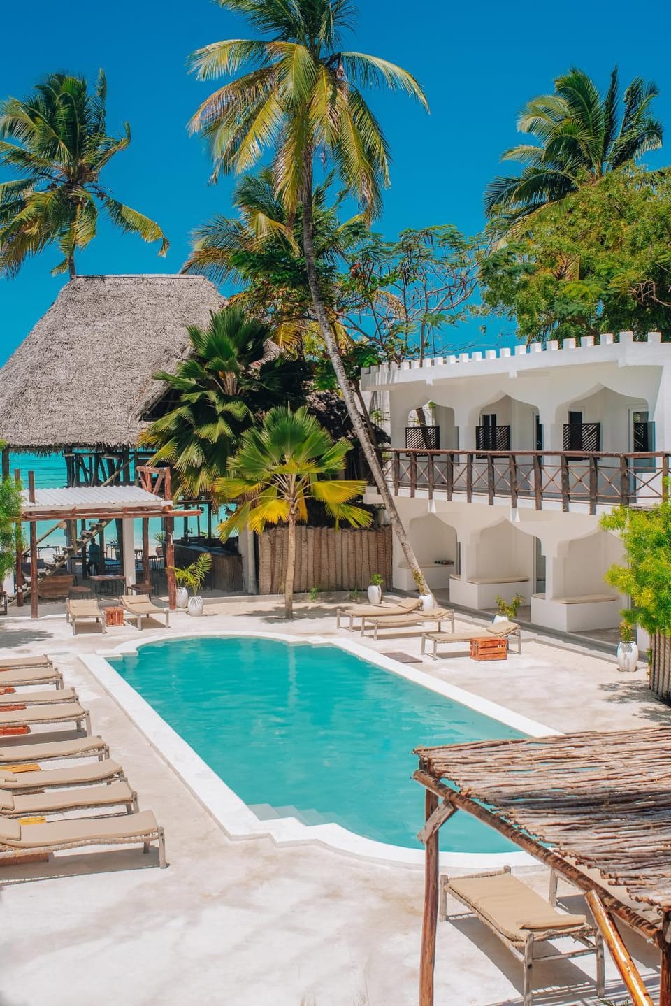 Property building, Patio, Day, Garden, Garden view, Pool view, Swimming pool, sunbed