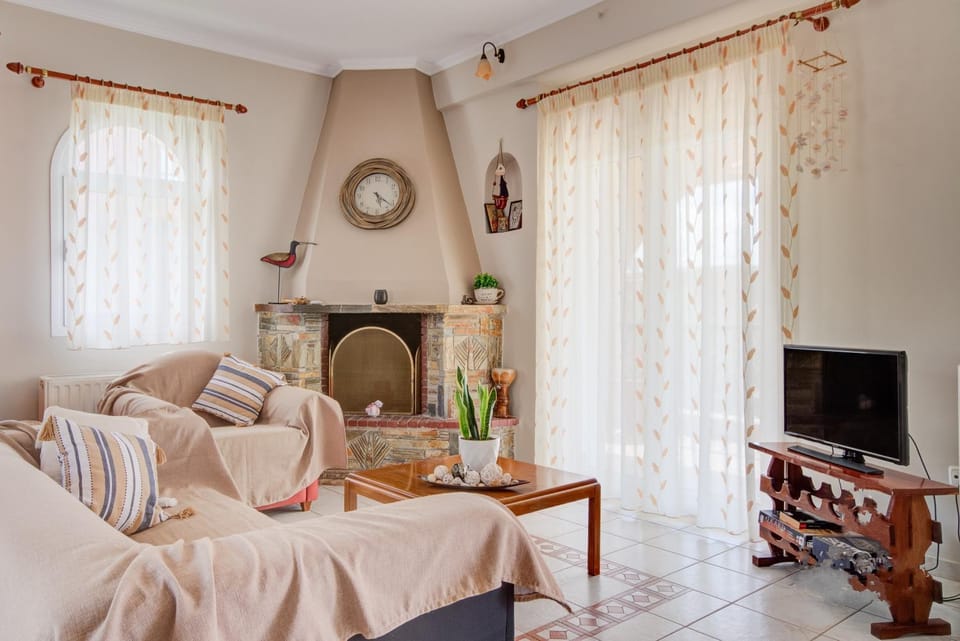 TV and multimedia, Living room, Photo of the whole room, Seating area, fireplace