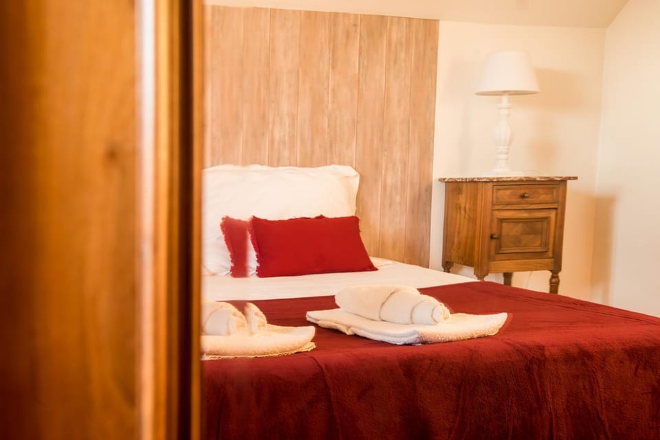 Bed, Photo of the whole room, Bedroom, towels, wardrobe