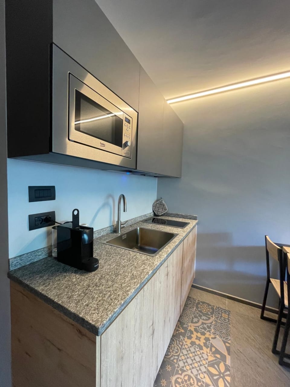 Coffee/tea facilities, Kitchen or kitchenette, minibar, stove, toaster