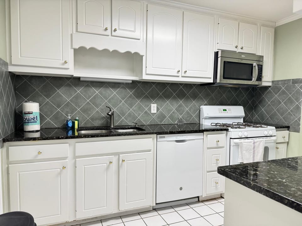 Atlanta Downtown! 3 Unique Apartments Available! Onsite Parking House in Atlanta