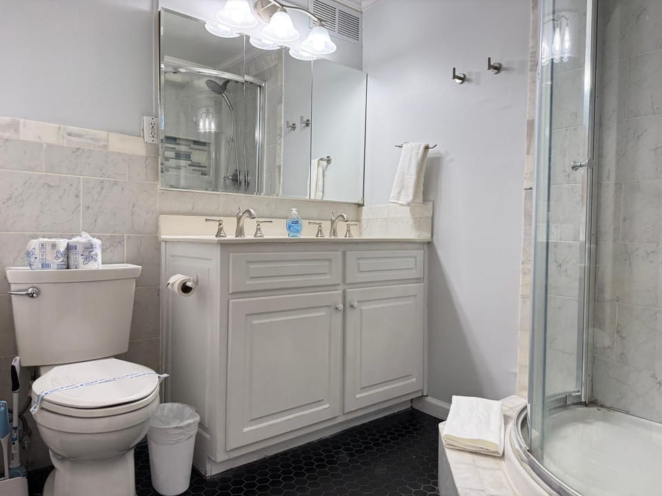Atlanta Downtown! 3 Unique Apartments Available! Onsite Parking House in Atlanta