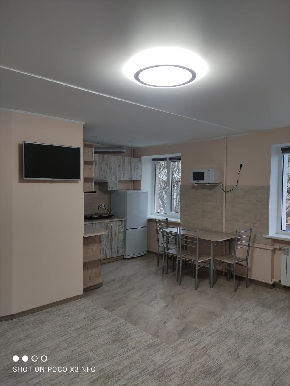 Kitchen or kitchenette, Dining area