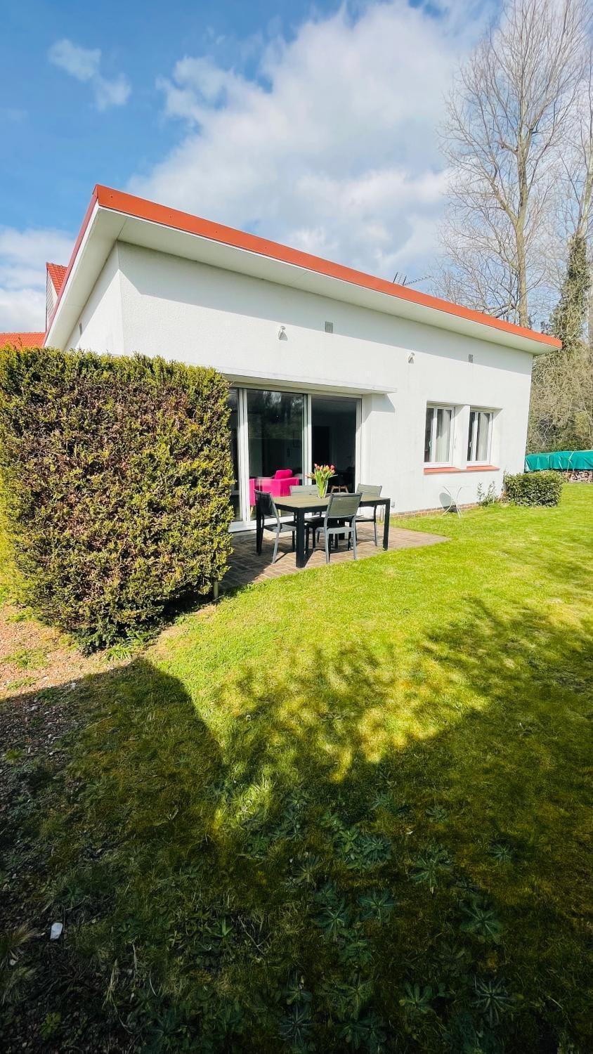 Property building, Garden, Garden, Balcony/Terrace