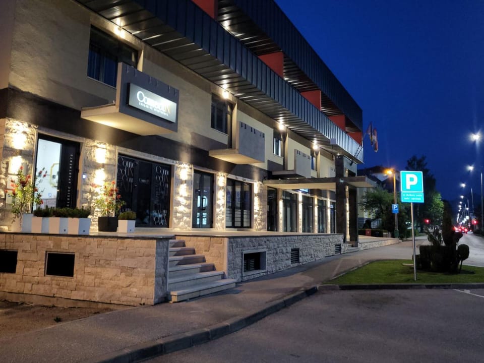 Facade/entrance