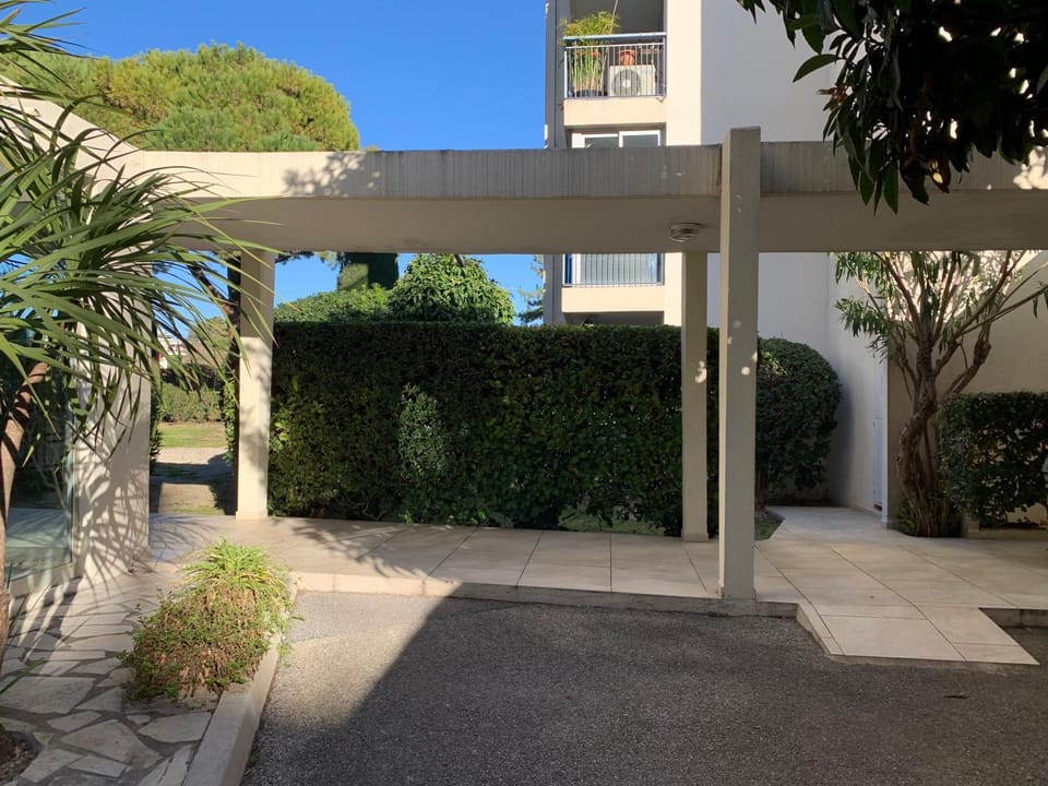 Superbe Studio en résidence proche de la Mer Apartment in Cagnes-sur-Mer