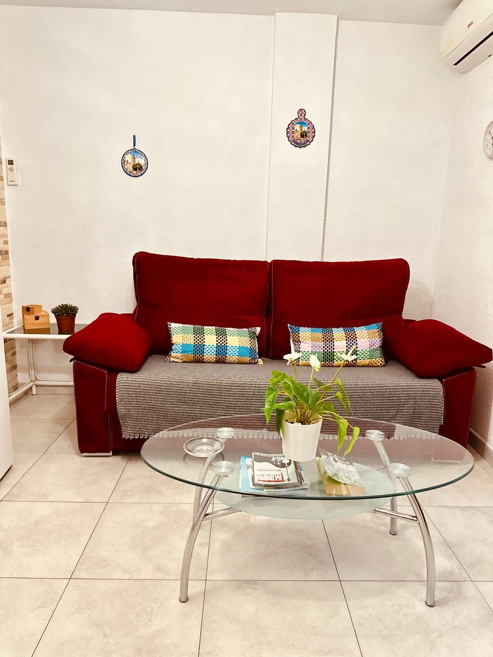 Living room, Seating area, air conditioner