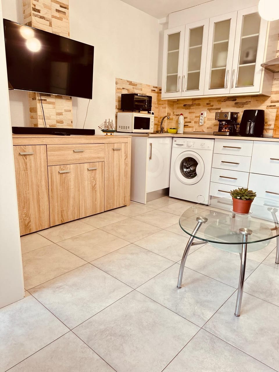 TV and multimedia, Coffee/tea facilities, Kitchen or kitchenette, minibar, pet friendly, toaster