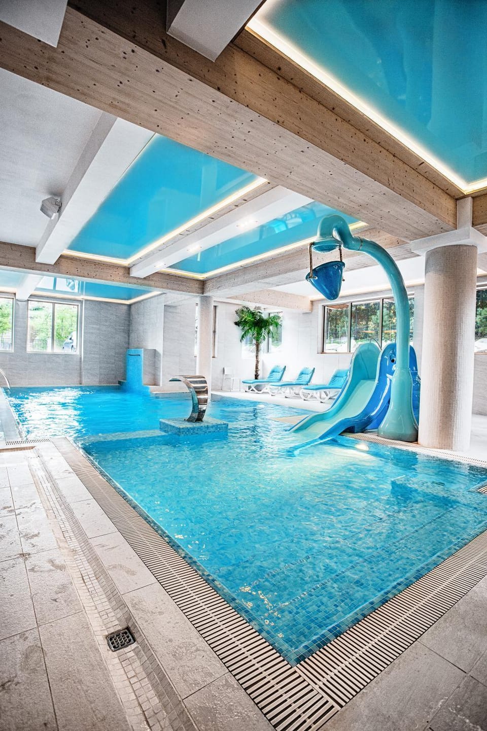 Pool view, Swimming pool, sunbed