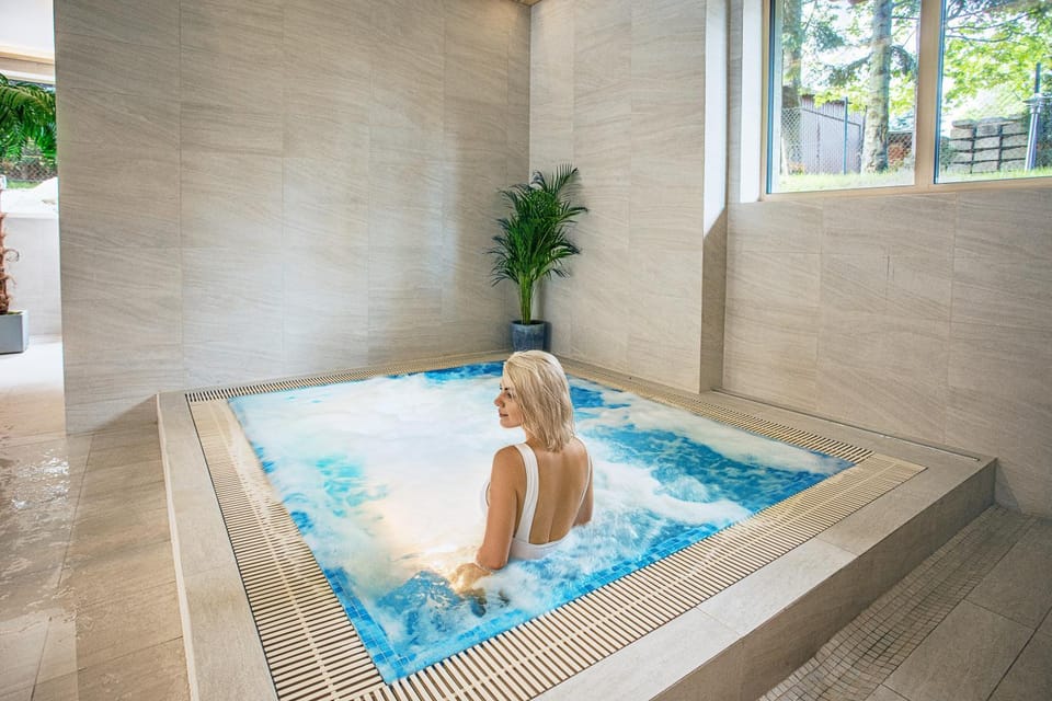 Hot Tub, Swimming pool