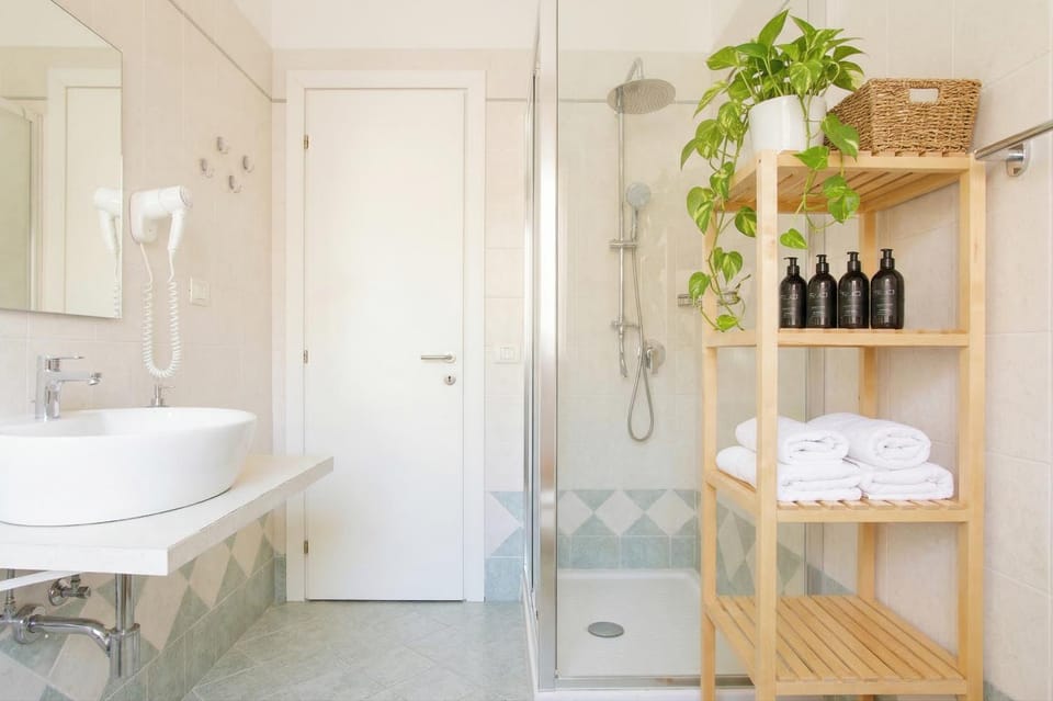 Shower, Bathroom, towels