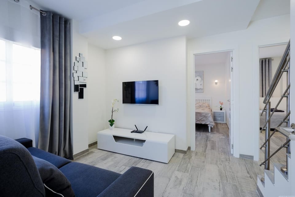 TV and multimedia, Living room, Seating area