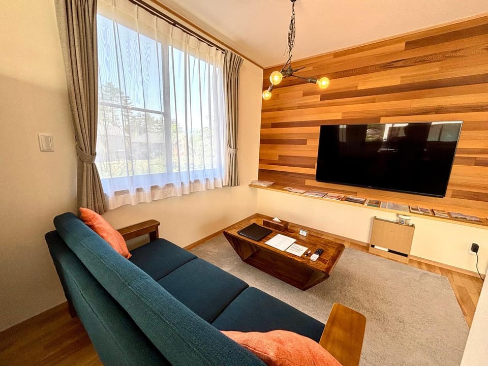 Communal lounge/ TV room, TV and multimedia, Living room