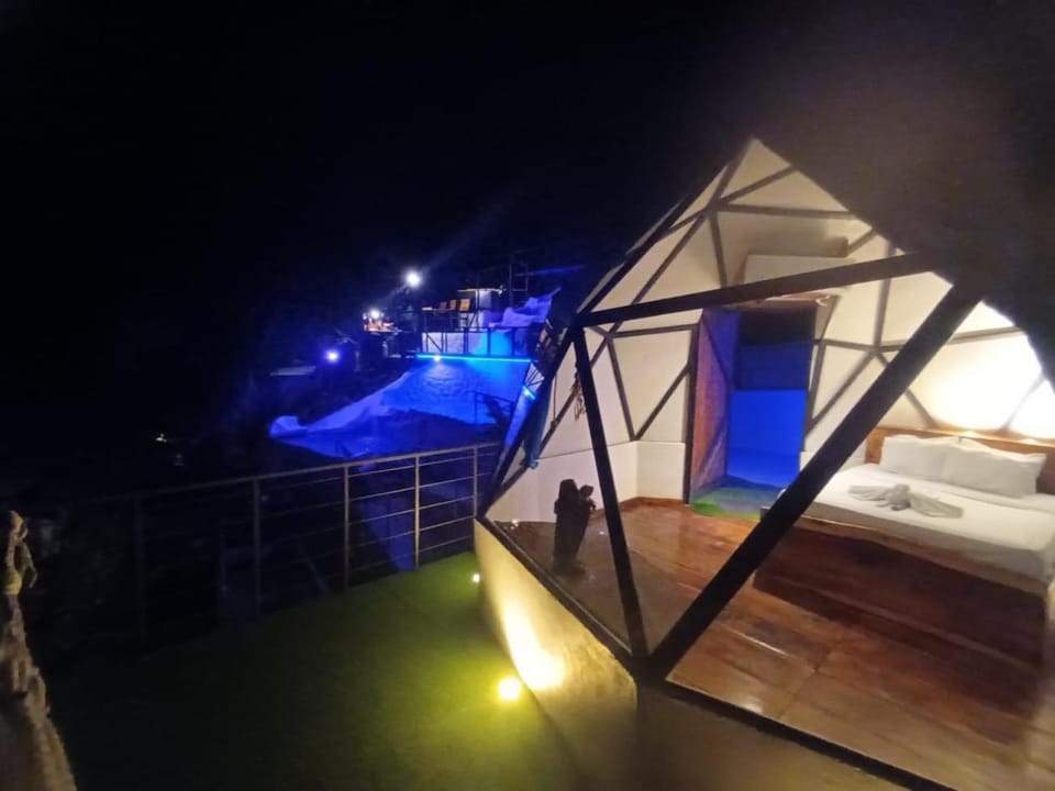 Glamping Tomaselli Nature lodge in Quepos