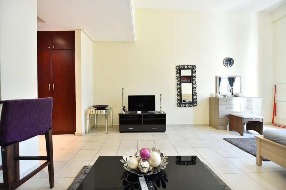 Communal lounge/ TV room, TV and multimedia, Living room, Seating area