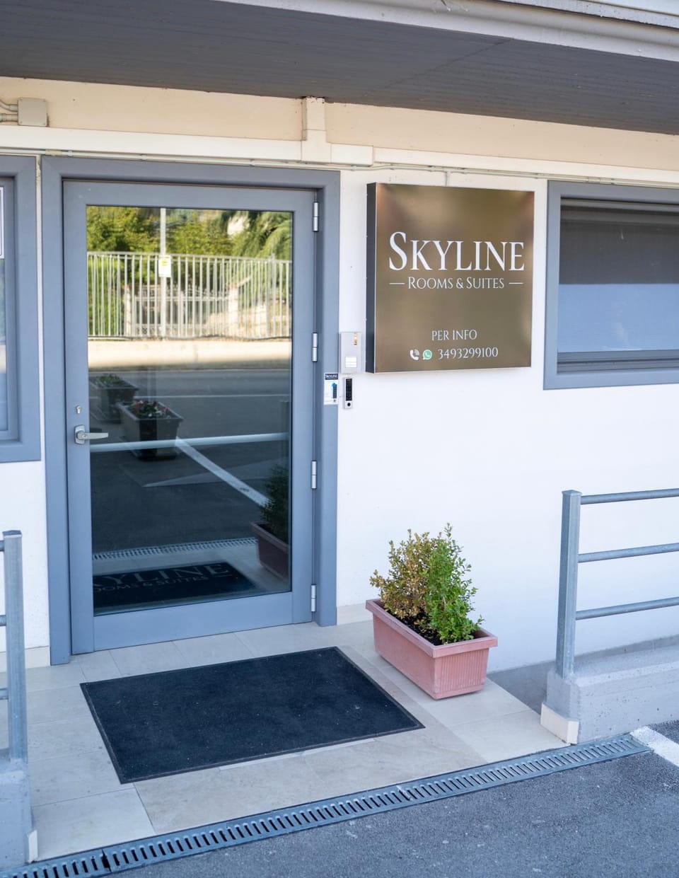 Facade/entrance