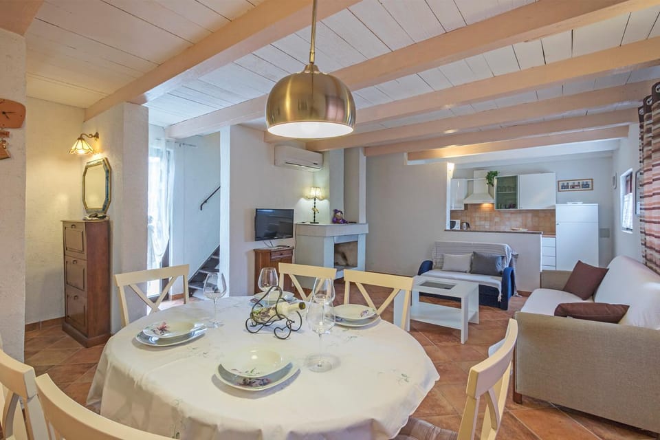 Kitchen or kitchenette, Seating area, minibar