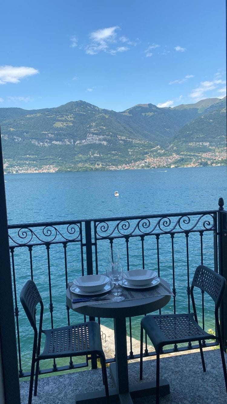 Day, Natural landscape, View (from property/room), Balcony/Terrace, Dining area, Lake view, Mountain view