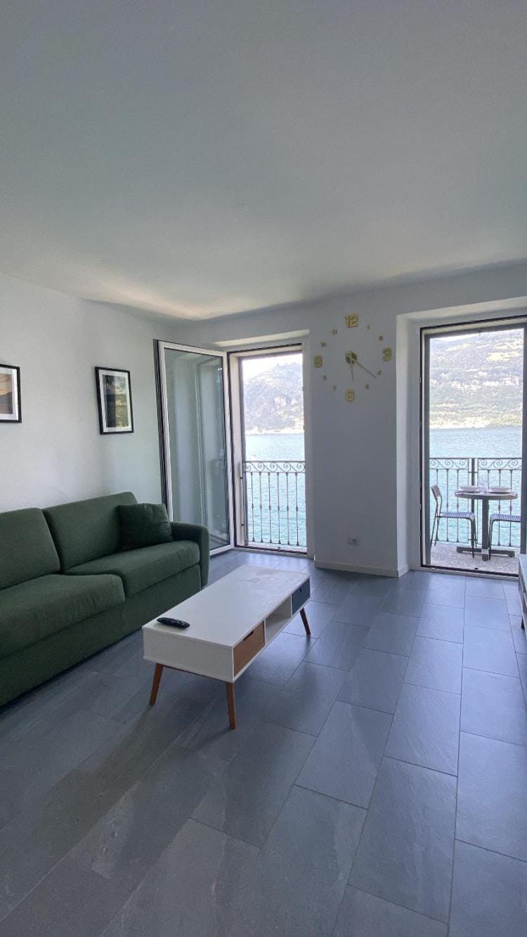 View (from property/room), Balcony/Terrace, Living room, Seating area