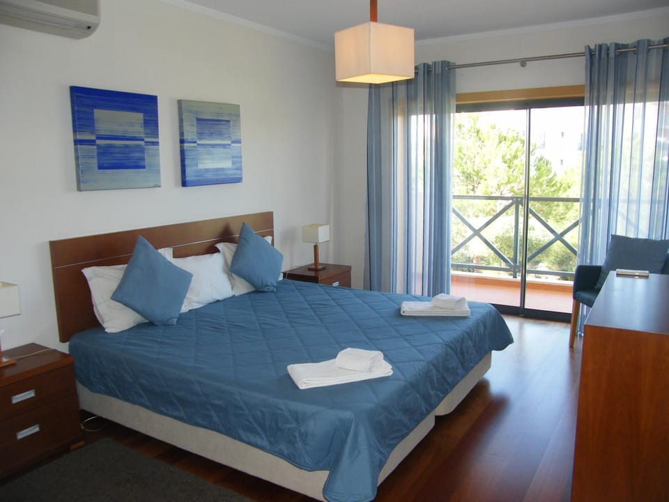 Property building, Bed, Photo of the whole room, Bedroom