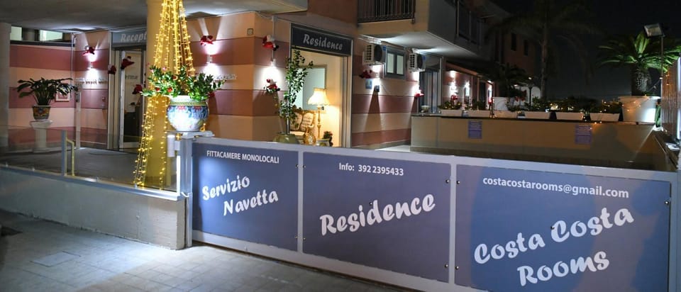 Property building, Night, Property logo or sign, Nightclub / DJ, Logo/Certificate/Sign, Street view, Parking