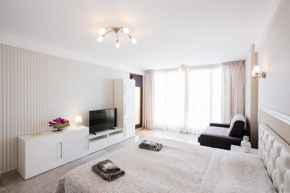 TV and multimedia, Photo of the whole room