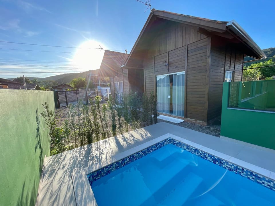 Chalés Costa Esmeralda Com Piscina , Bombinhas Chalet in Porto Belo