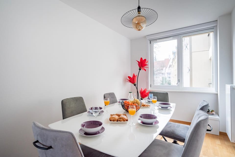 Living room, Dining area, City view, Garden view