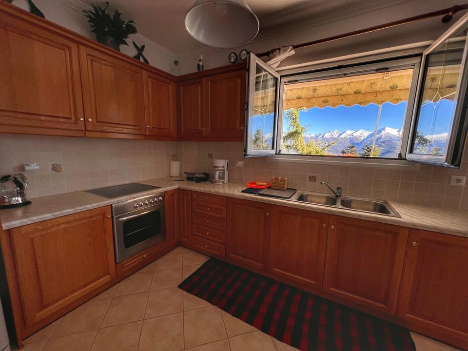 Kitchen or kitchenette, Mountain view