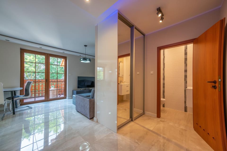 Communal lounge/ TV room, TV and multimedia, wardrobe