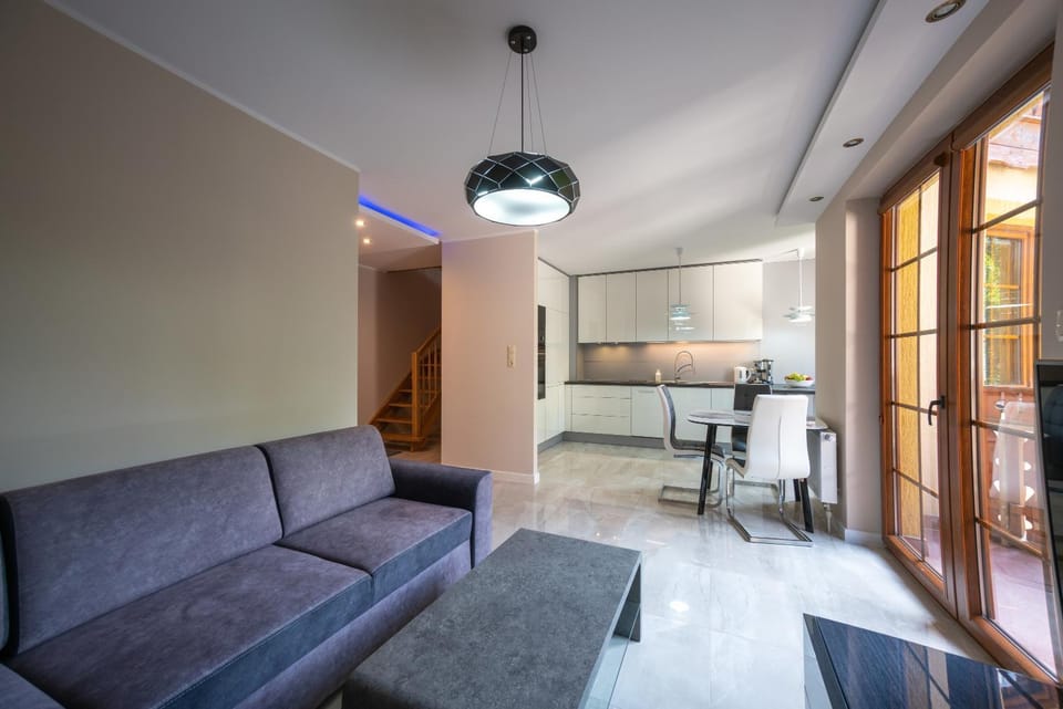 Kitchen or kitchenette, Living room, Seating area, Dining area