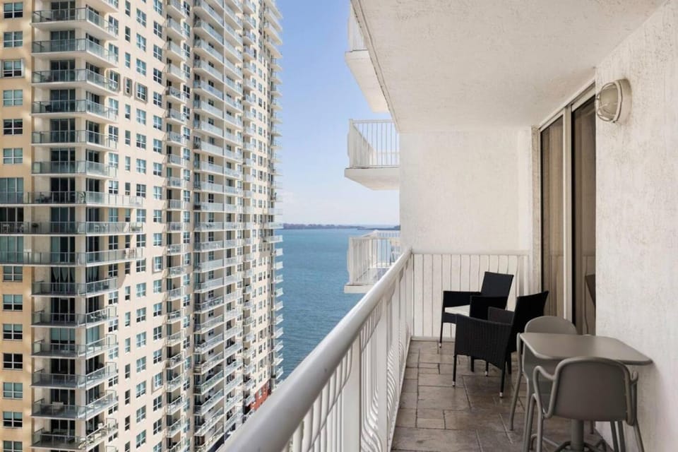1Bd Apt with Free Parking and Amazing View Apartment in Brickell