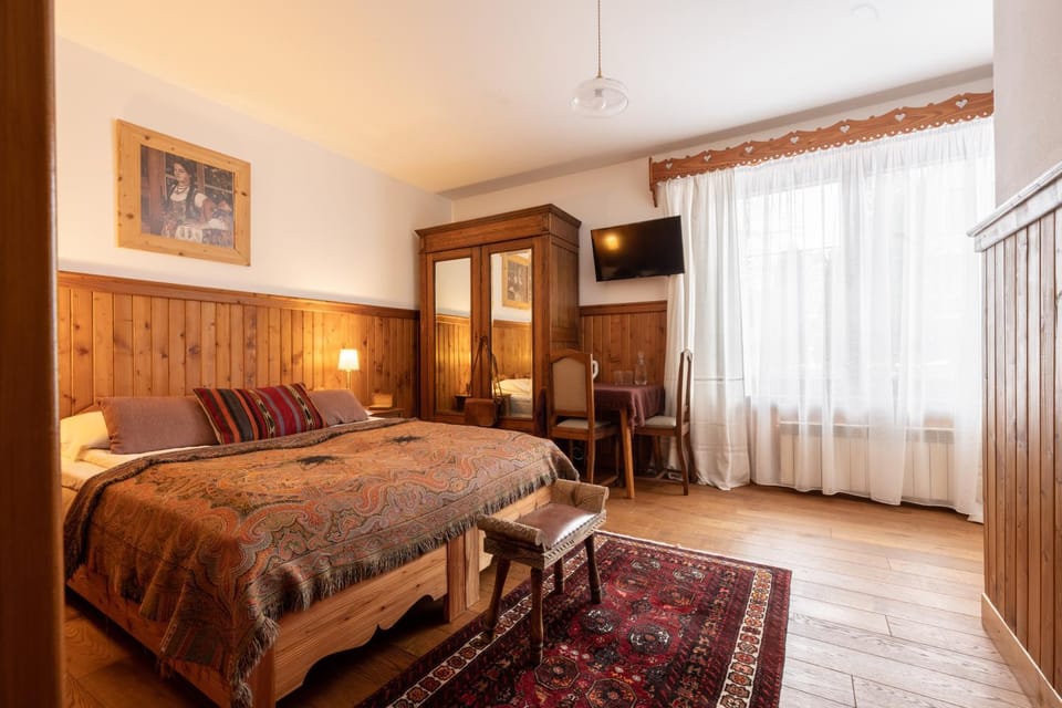 Bed, Coffee/tea facilities, wardrobe