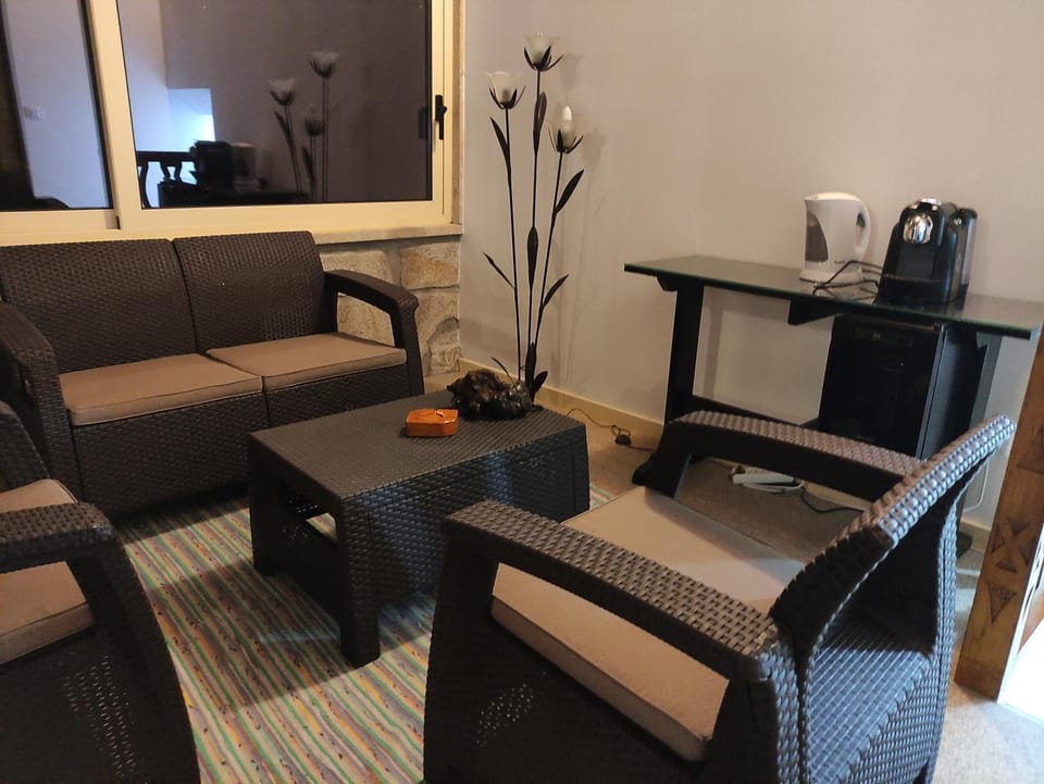 Coffee/tea facilities, Living room, Seating area