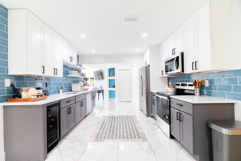 Kitchen or kitchenette, kitchen