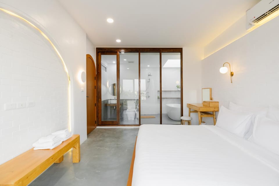 Photo of the whole room, Family, Bath
