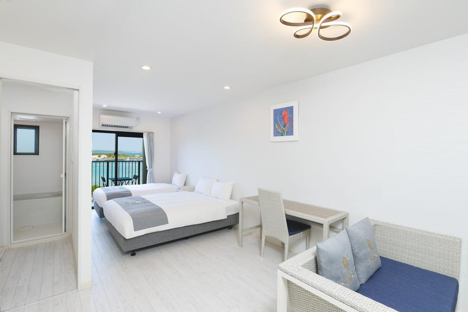 Kitchen or kitchenette, Living room, Seating area, Bedroom