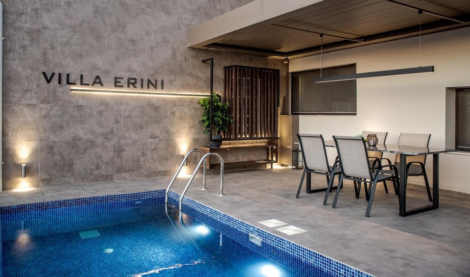 Dining area, Swimming pool