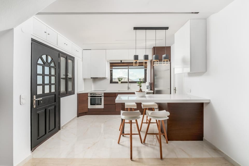 Kitchen or kitchenette, oven, stove