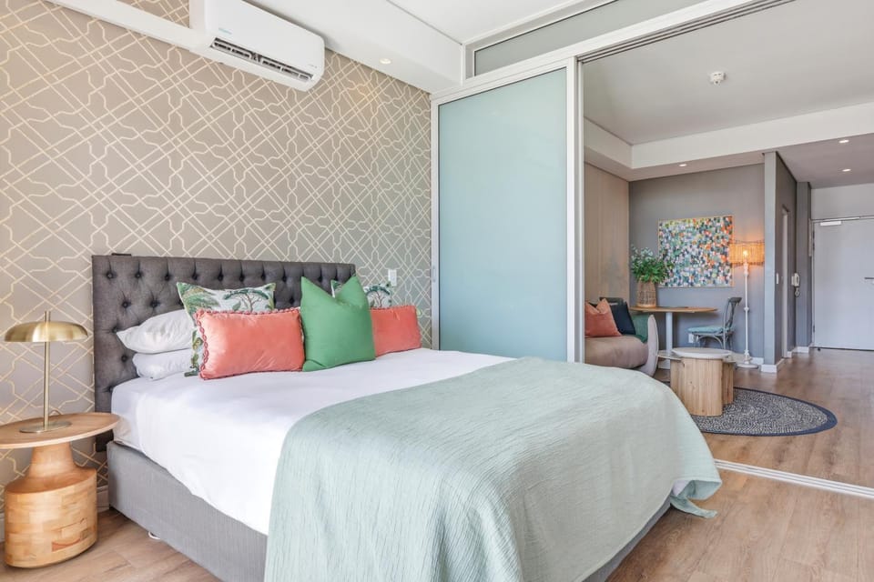 Living room, Dining area, Bedroom