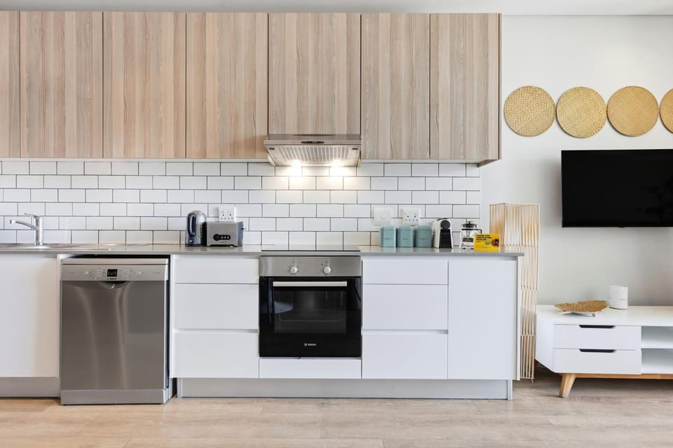 Coffee/tea facilities, dishwasher, stove, kitchen
