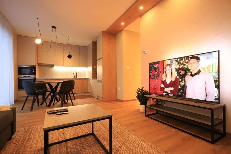 TV and multimedia, Living room, Dining area, internet, microwave, oven, kitchen