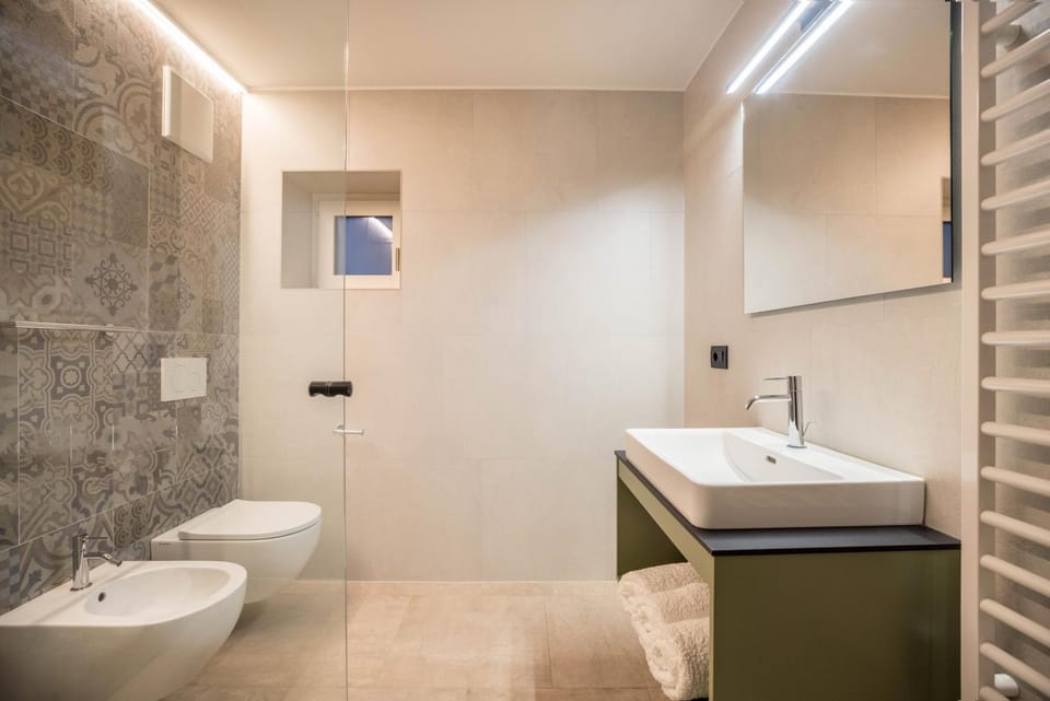 Bathroom, Living room